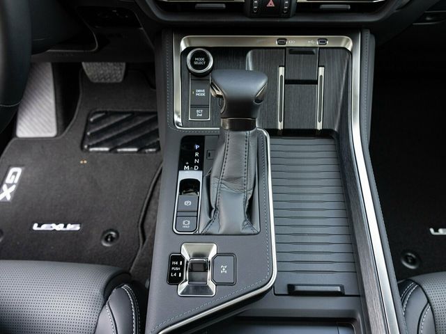 2025 Lexus GX GX550 Luxury+, Cold Area Pack, Head-Up Display, 3rd Row Seating - 22938042 - 43