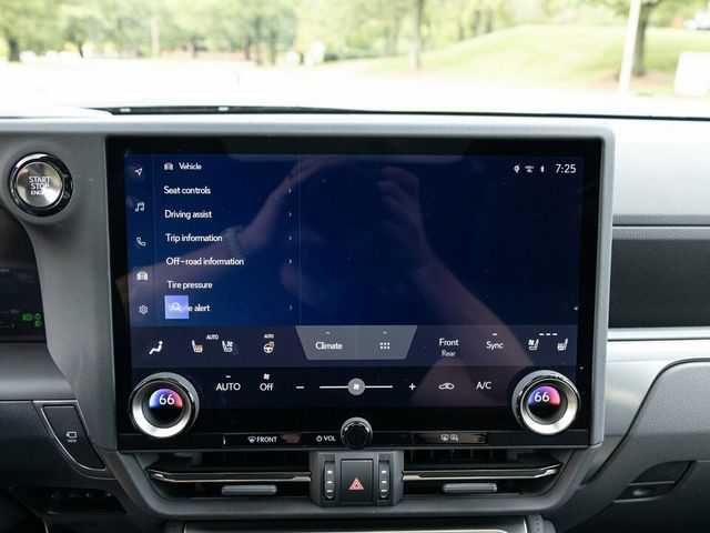 2025 Lexus GX GX550 Luxury+, Cold Area Pack, Head-Up Display, 3rd Row Seating - 22938042 - 45