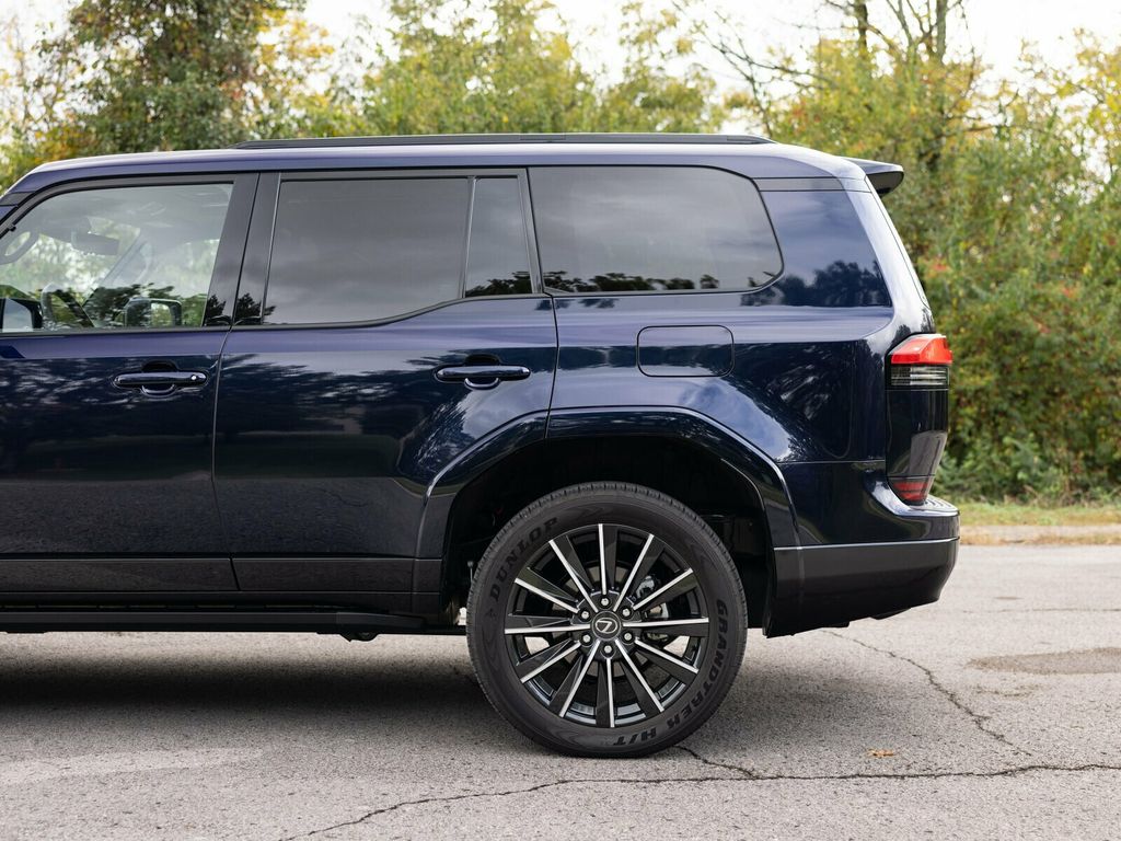 2025 Lexus GX GX550 Luxury+, Cold Area Pack, Head-Up Display, 3rd Row Seating - 22938042 - 4