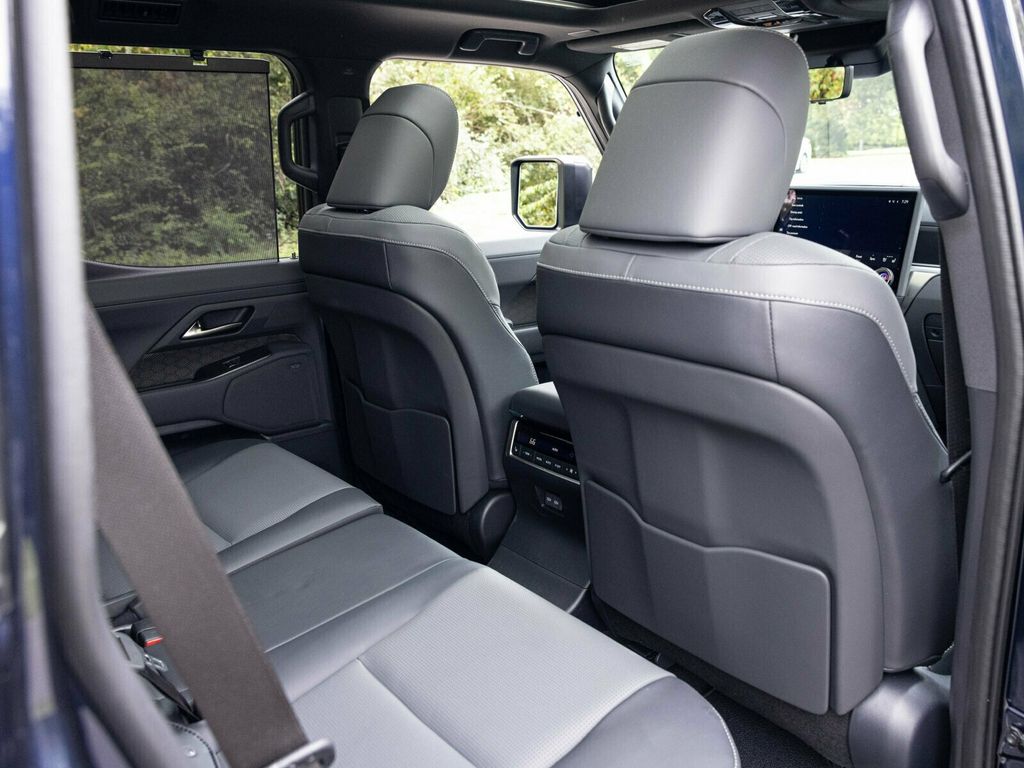 2025 Lexus GX GX550 Luxury+, Cold Area Pack, Head-Up Display, 3rd Row Seating - 22938042 - 70