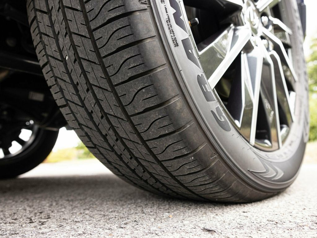 2025 Lexus GX GX550 Luxury+, Cold Area Pack, Head-Up Display, 3rd Row Seating - 22938042 - 84