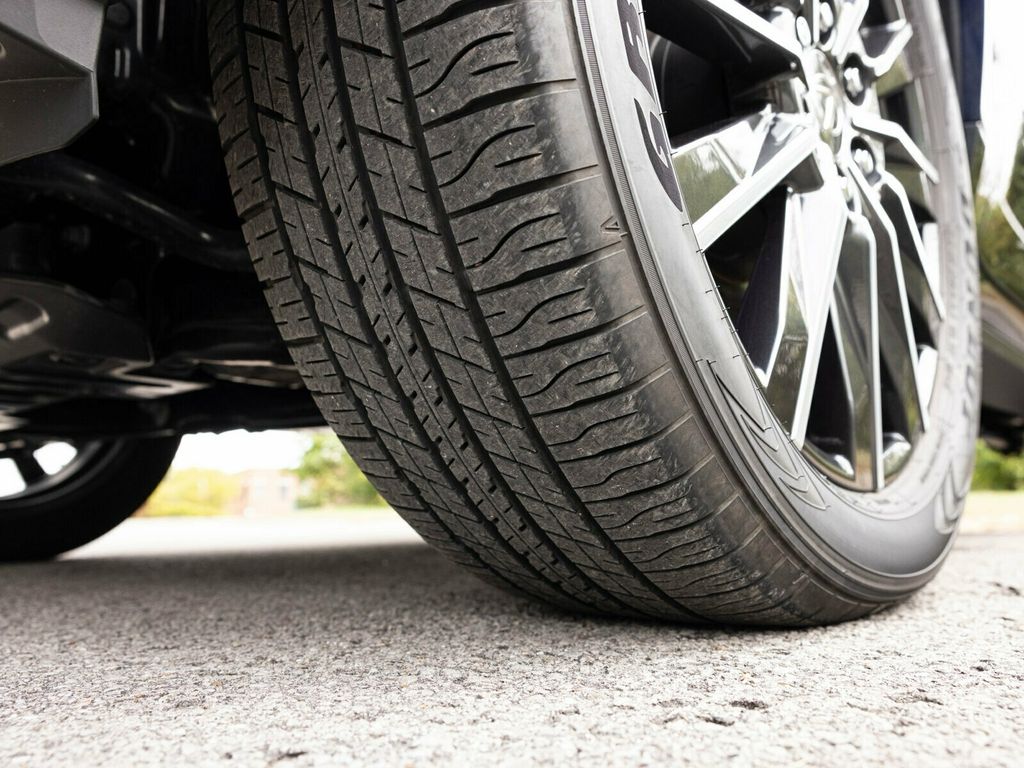 2025 Lexus GX GX550 Luxury+, Cold Area Pack, Head-Up Display, 3rd Row Seating - 22938042 - 86