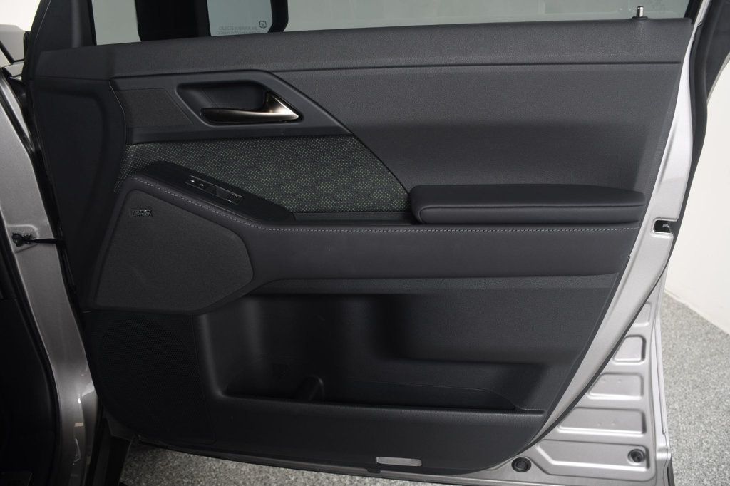 Lexus GX photo 24