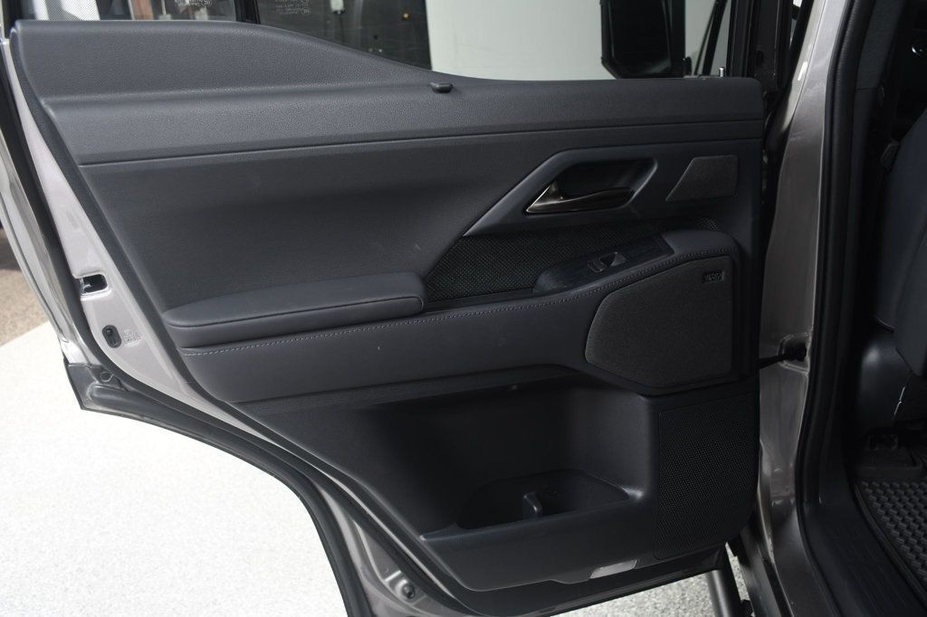 Lexus GX photo 25