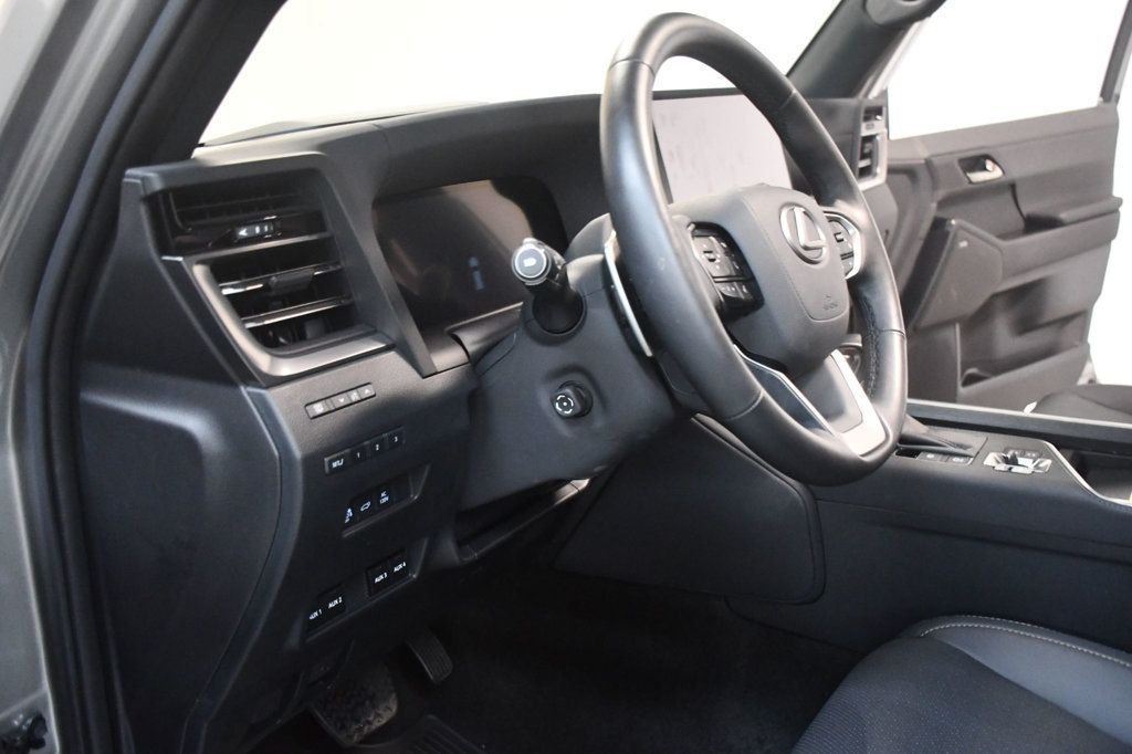 Lexus GX photo 28