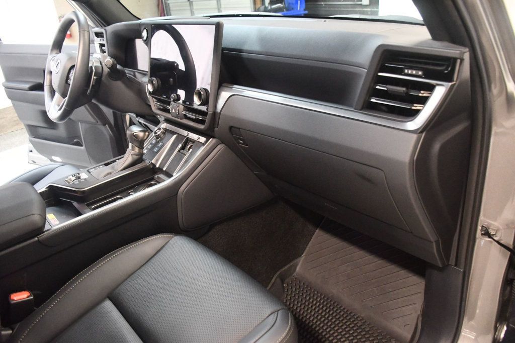 Lexus GX photo 29