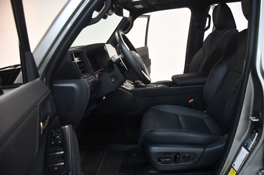 Lexus GX photo 30