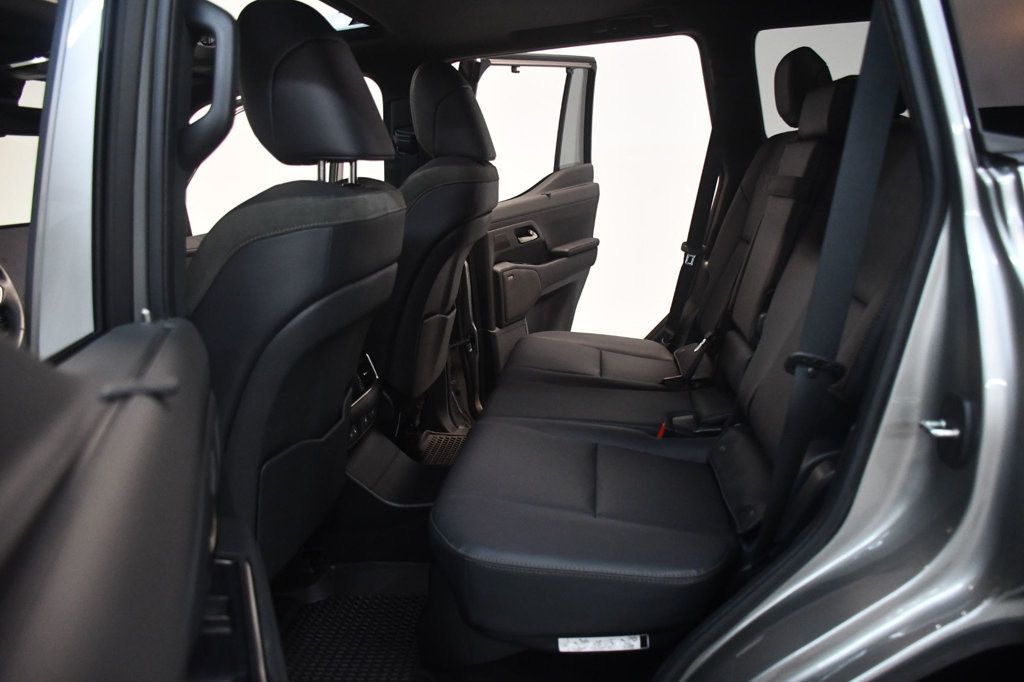 Lexus GX photo 35
