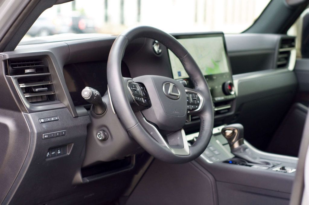2025 Lexus GX Local TradePremiumPlus/TrafficAssist/ColdAreaPkg/HeadUpDisplay - 22985248 - 17