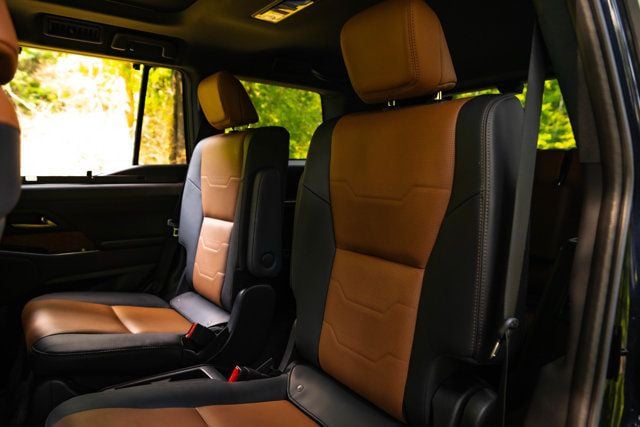2025 Lexus GX Luxury+/2ndRowCaptains/Heated&CooledSeats/HeadsUpDisplay/NAV - 23069618 - 16