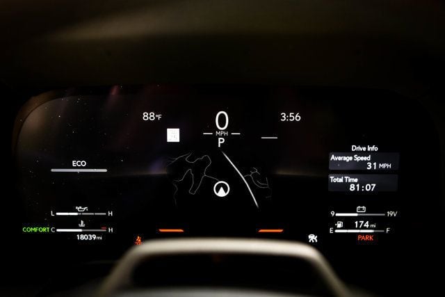 2025 Lexus GX Luxury+/2ndRowCaptains/Heated&CooledSeats/HeadsUpDisplay/NAV - 23069618 - 19