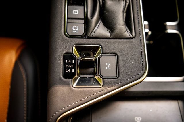2025 Lexus GX Luxury+/2ndRowCaptains/Heated&CooledSeats/HeadsUpDisplay/NAV - 23069618 - 20