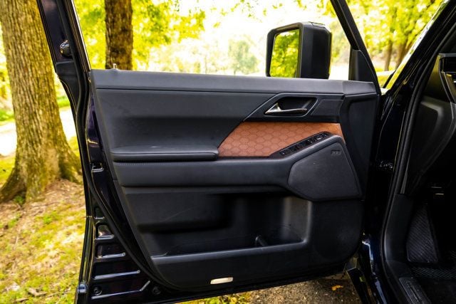 2025 Lexus GX Luxury+/2ndRowCaptains/Heated&CooledSeats/HeadsUpDisplay/NAV - 23069618 - 36