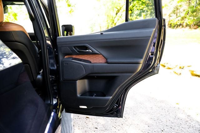 2025 Lexus GX Luxury+/2ndRowCaptains/Heated&CooledSeats/HeadsUpDisplay/NAV - 23069618 - 38