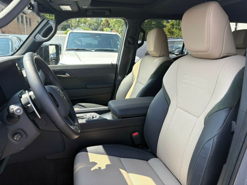 2025 Lexus GX 550 Overtrail photo 12