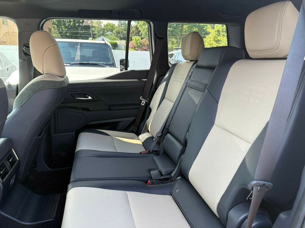 2025 Lexus GX 550 Overtrail photo 17
