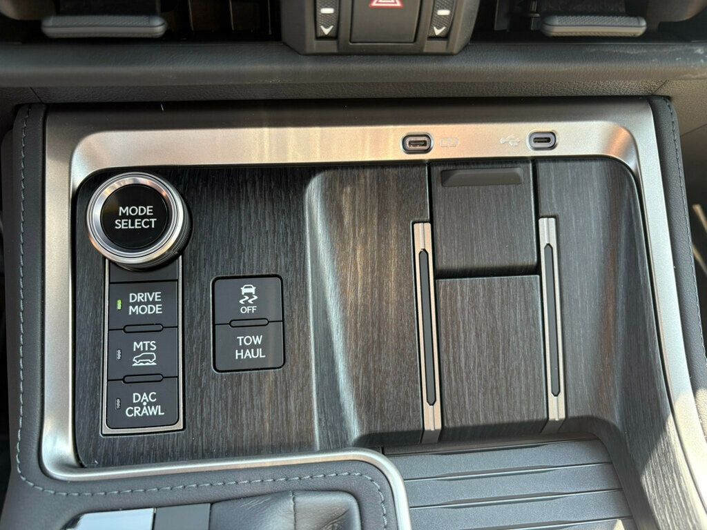 2025 Lexus GX 550 Overtrail photo 35