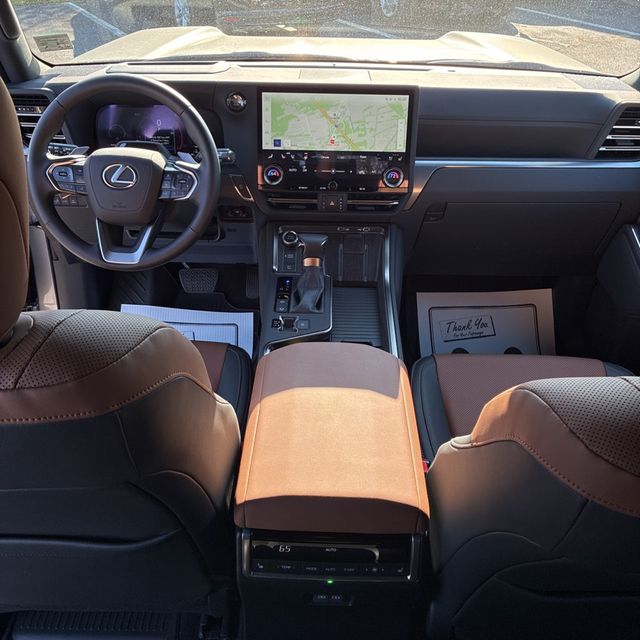 2025 Lexus GX Premium+/Heated&CooledSeats/HeadsUpDisplay/ColdAreaPkg/NAV - 22937593 - 8