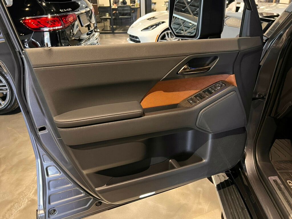 2025 Lexus GX PremiumPlus/TrafficAssist/BlackPkg/ColdAreaPkg/HeadUpDisplay/NAV - 22982873 - 13