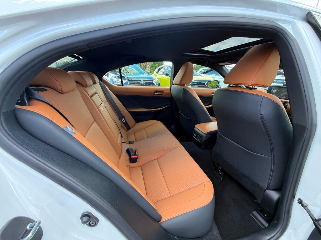 2025 Lexus IS **IS 300 w/PREMIUM PACKAGE** - 23029569 - 28