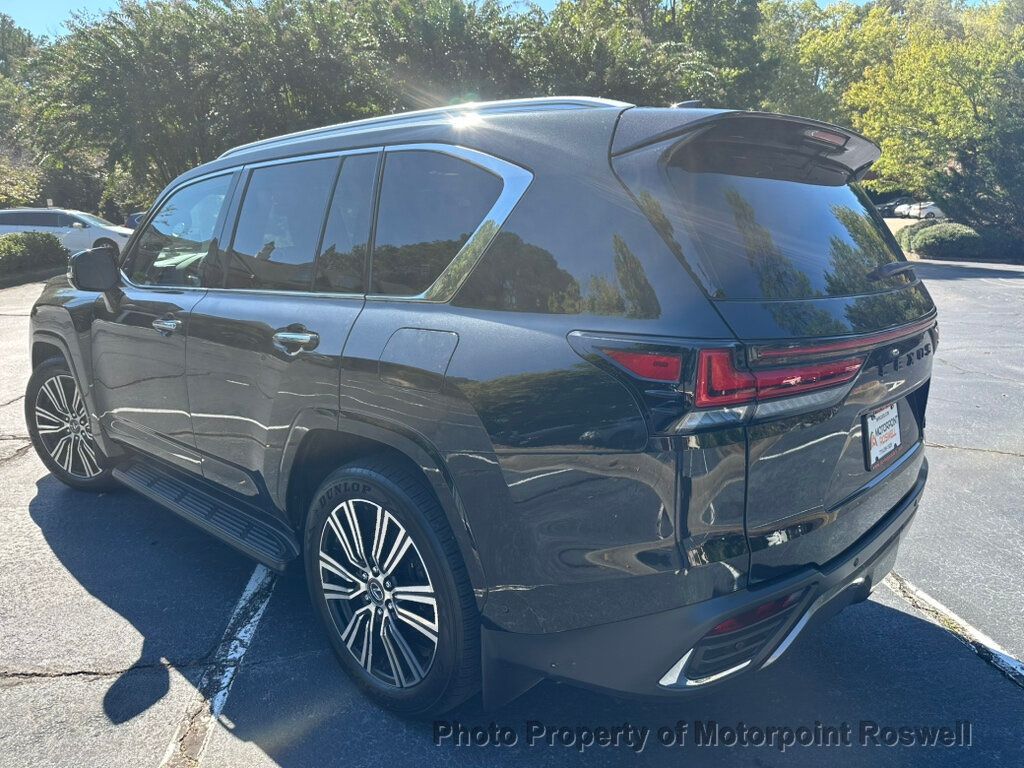 2025 Lexus LX Luxury photo 4