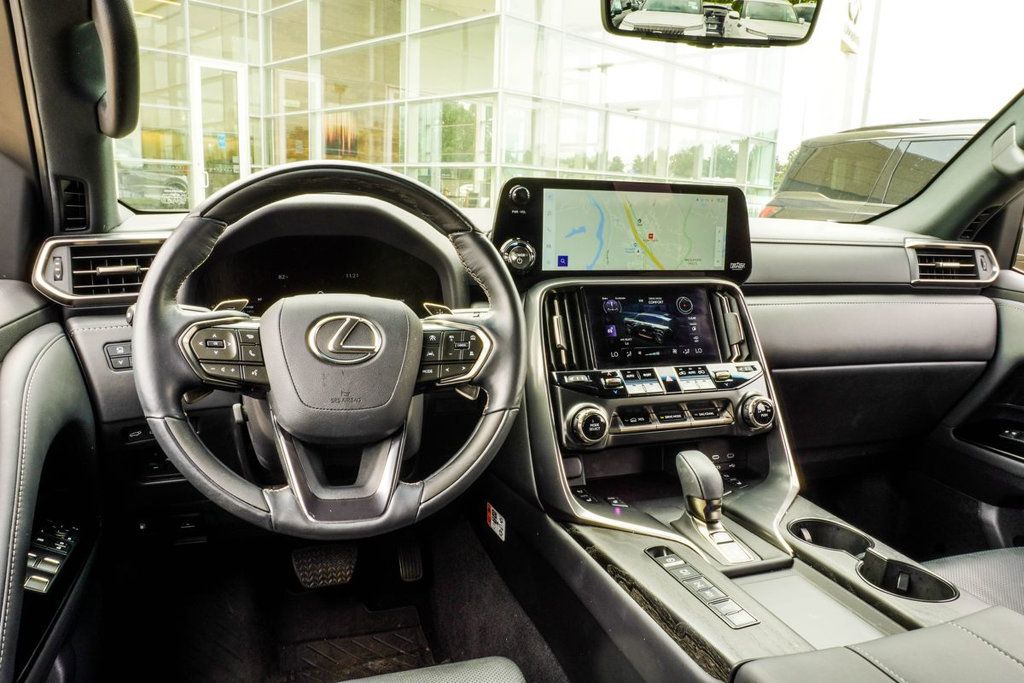 Lexus LX photo 16