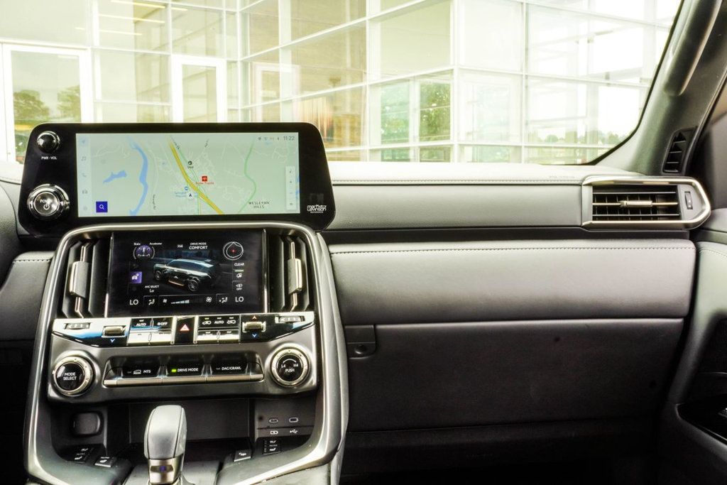 Lexus LX photo 18