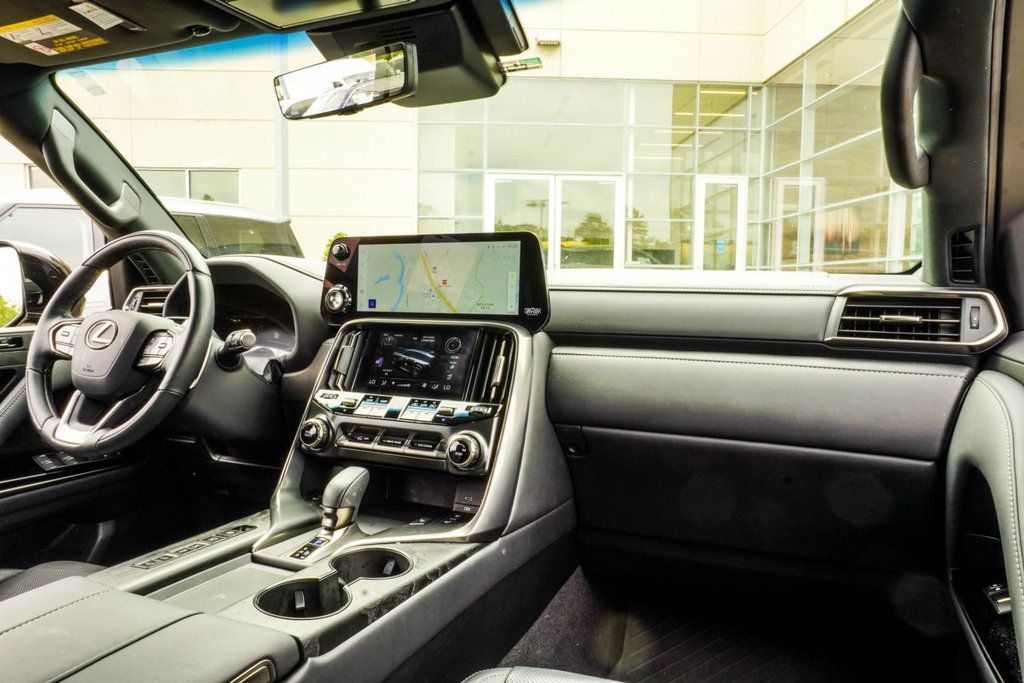 Lexus LX photo 19