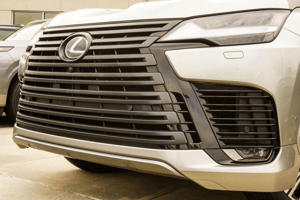 Lexus LX photo 2
