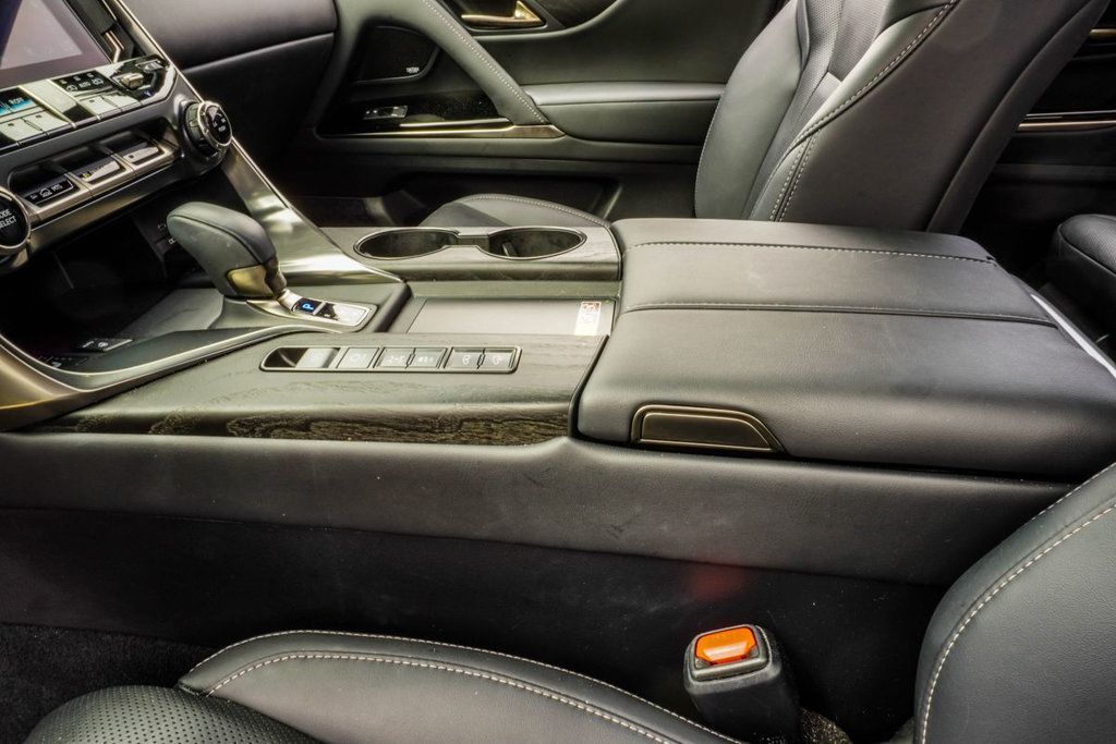 Lexus LX photo 20
