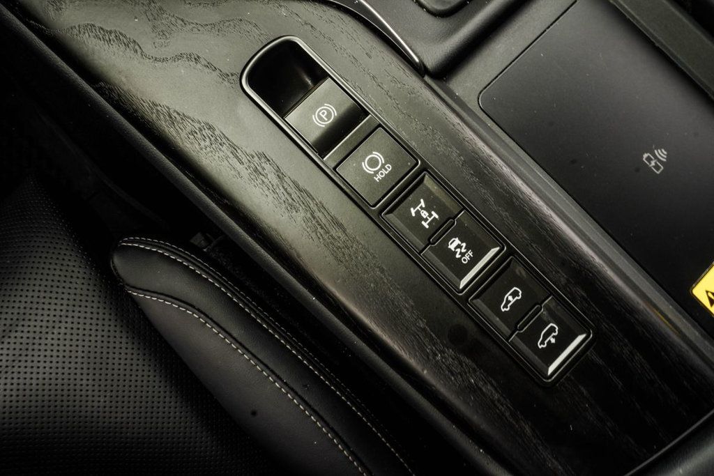 Lexus LX photo 23