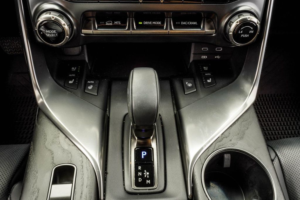 Lexus LX photo 25