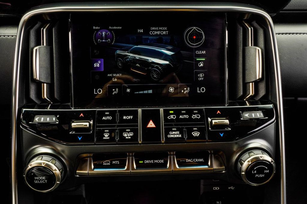 Lexus LX photo 26
