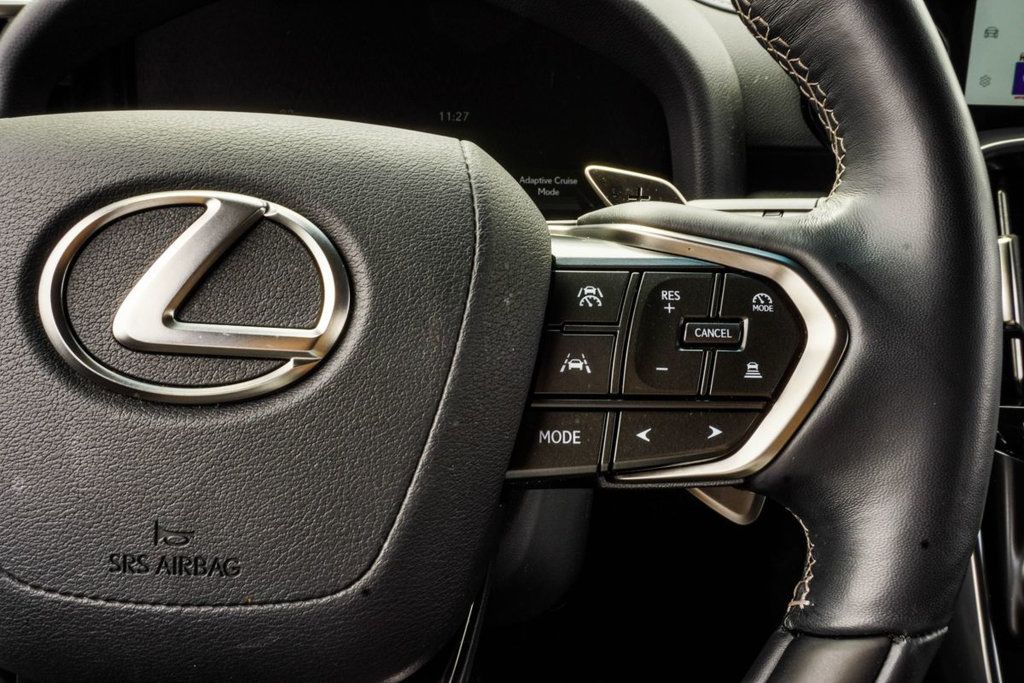 Lexus LX photo 33