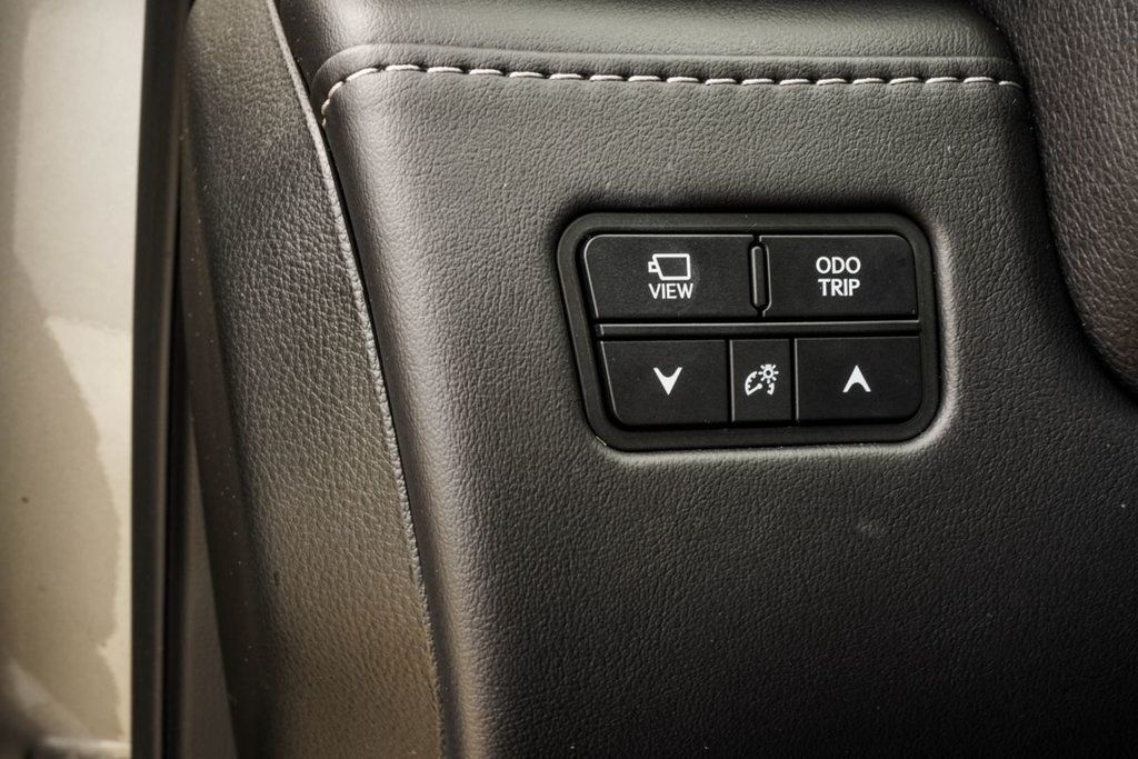 Lexus LX photo 36