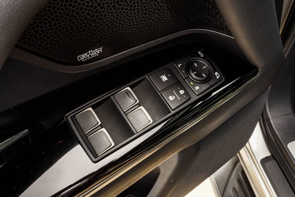 Lexus LX photo 38