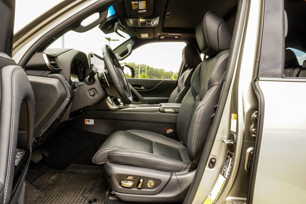 Lexus LX photo 40