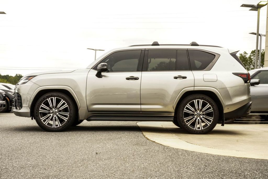 Lexus LX photo 9