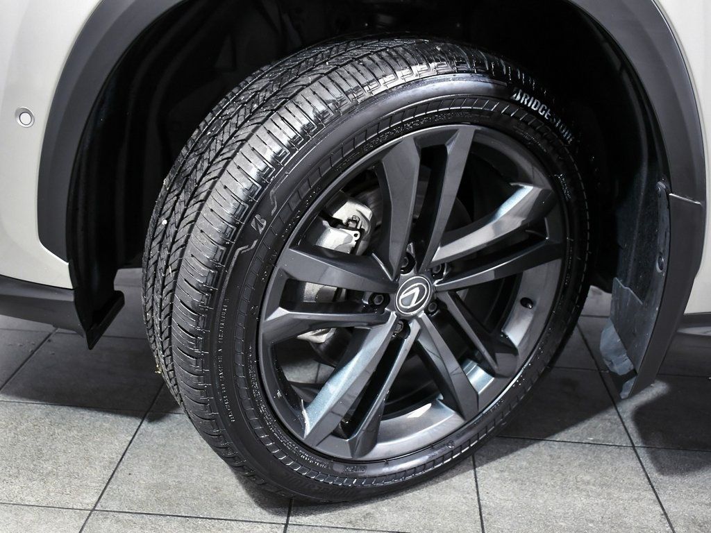 2025 Lexus NX Luxury photo 2