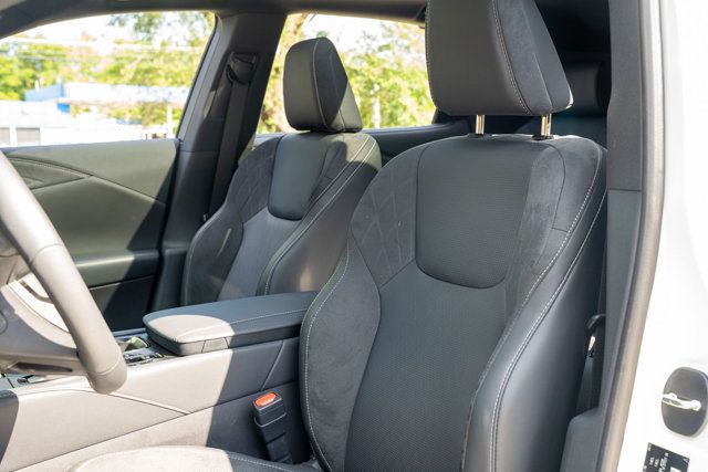 2025 Lexus RX Luxury-AWD/HeadsUpDisplay/Heated&CooledSeats/TechnologyPkg/NAV - 23033763 - 17