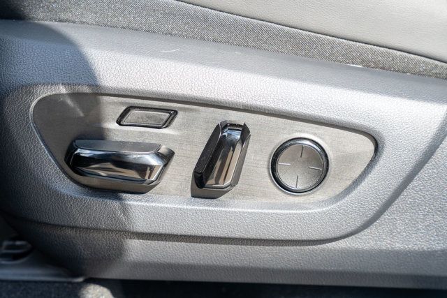 2025 Lexus RX Luxury-AWD/HeadsUpDisplay/Heated&CooledSeats/TechnologyPkg/NAV - 23033763 - 37