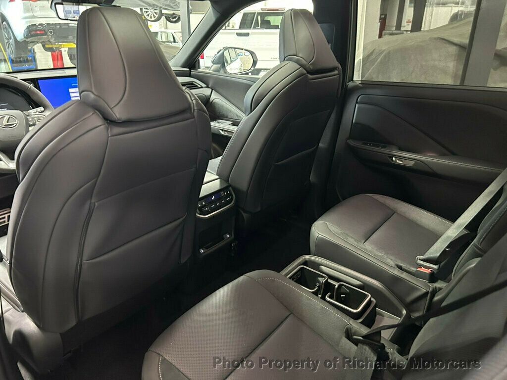 2025 Lexus TX TX 500h F SPORT Premium AWD - 22837230 - 17