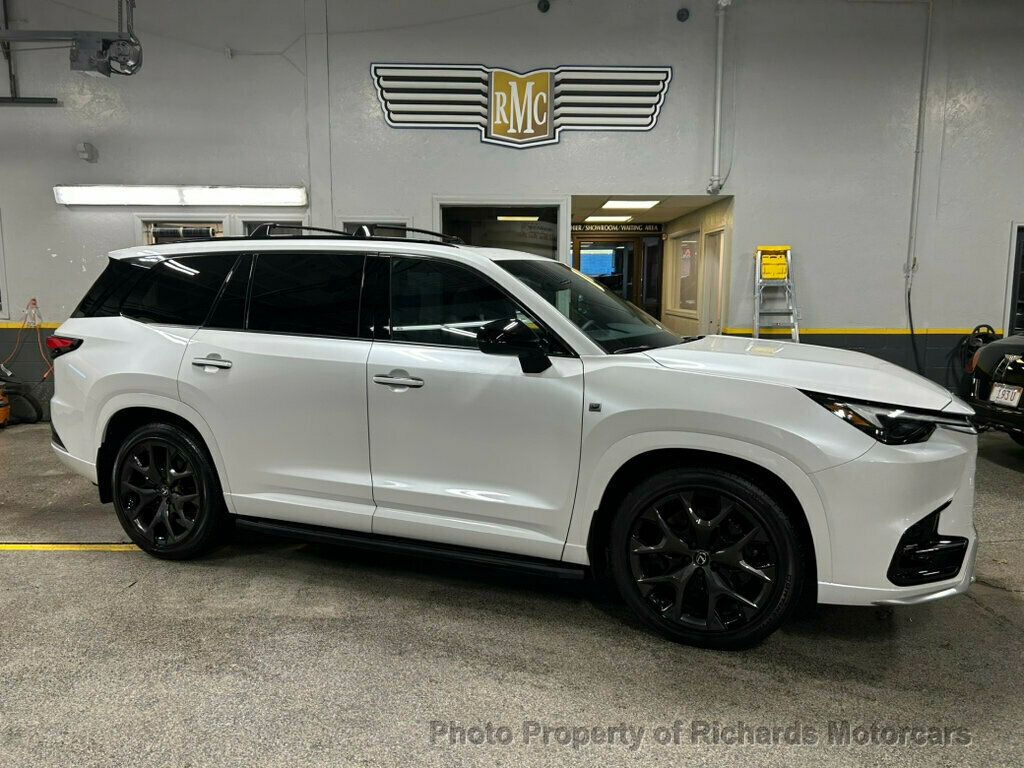 2025 Lexus TX 500h F SPORT Premium photo 2