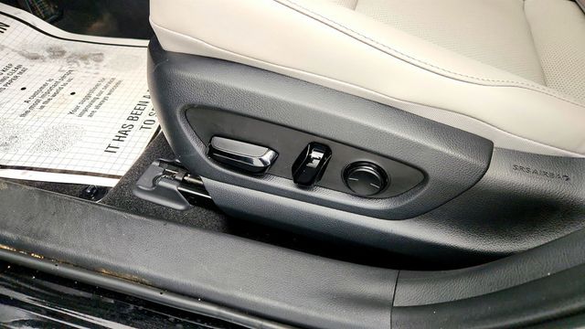 2025 Lexus UX UX 300h AWD with 18'' Wheels, HUD & Power Kick Sensor - 22963409 - 11