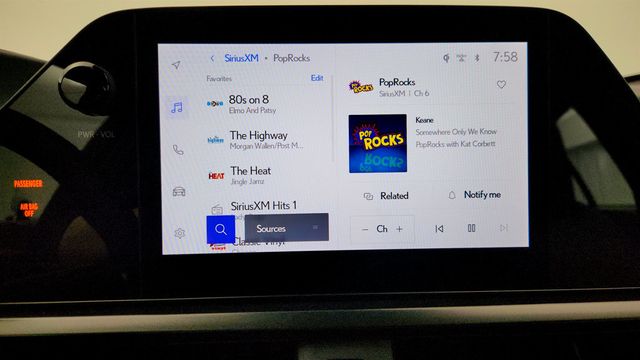 2025 Lexus UX UX 300h AWD with 18'' Wheels, HUD & Power Kick Sensor - 22963409 - 16