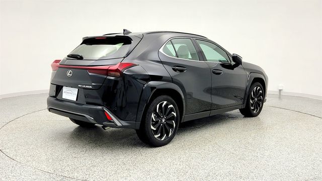 2025 Lexus UX UX 300h AWD with 18'' Wheels, HUD & Power Kick Sensor - 22963409 - 4