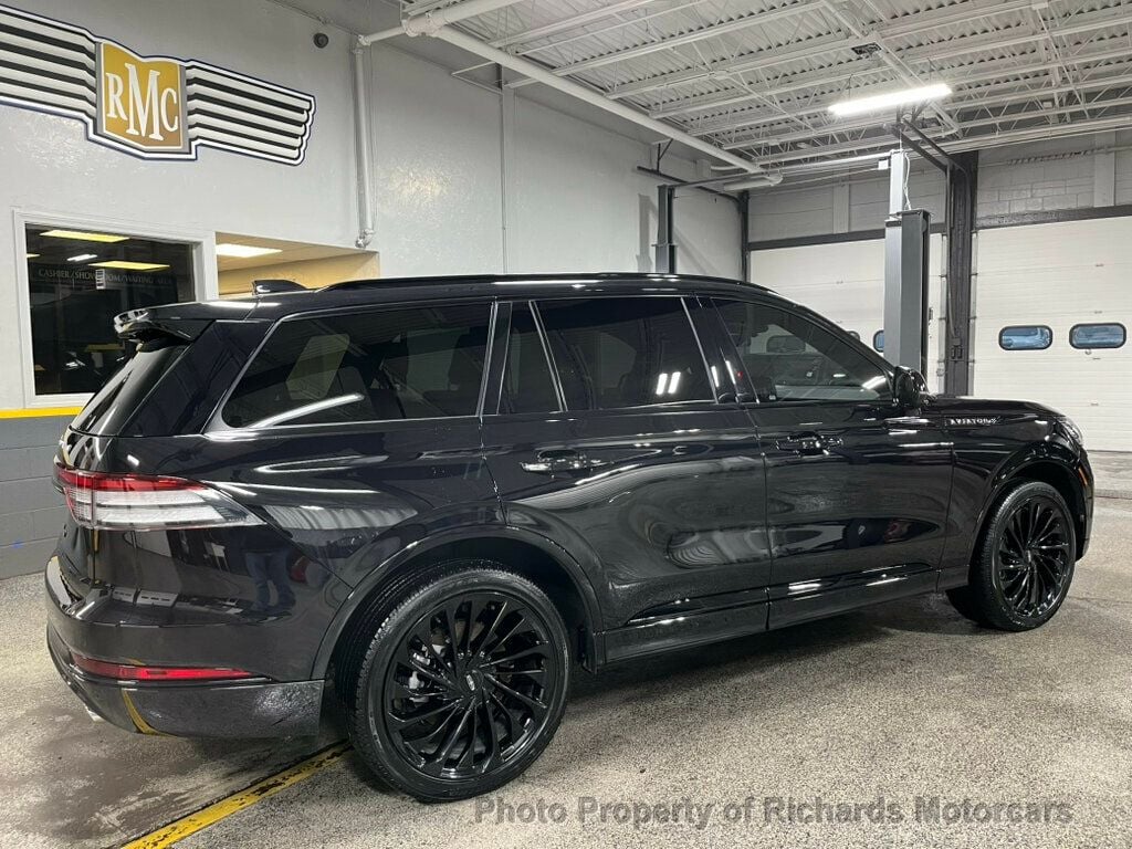 2025 Lincoln Aviator Reserve photo 2