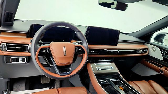 2025 Lincoln Aviator Reserve AWD w/ Equipment Group 201A & Jet Appearance Pkg - 23021534 - 11