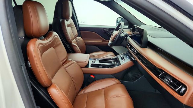 2025 Lincoln Aviator Reserve AWD w/ Equipment Group 201A & Jet Appearance Pkg - 23021534 - 22