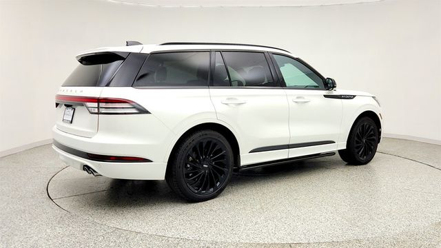 2025 Lincoln Aviator Reserve AWD w/ Equipment Group 201A & Jet Appearance Pkg - 23021534 - 4